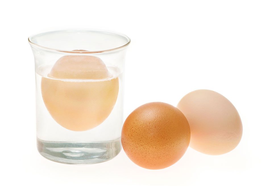 Prueba de flotación de los huevos