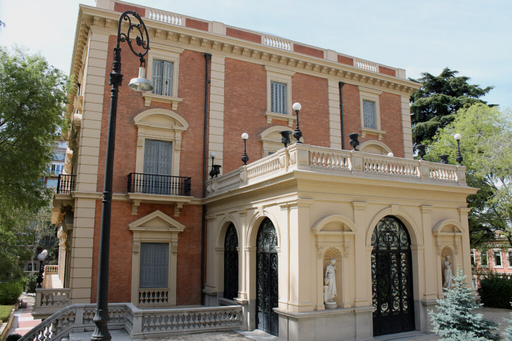 2 técnicos de gestión cultural, 2 técnicos de archivo y 1 técnico de biblioteca en el Museo Lázaro Galdiano