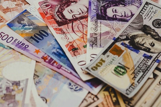 Héctor Andrés Obregón Pérez - Monedas fiduciarias ¡El pilar invisible de la economía moderna! - FOTO